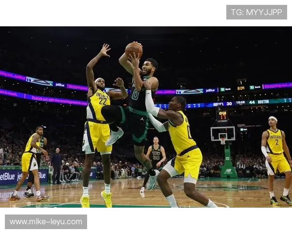 奥拉迪波无球跑动制造错位，提升防守压迫改变对手进攻节奏