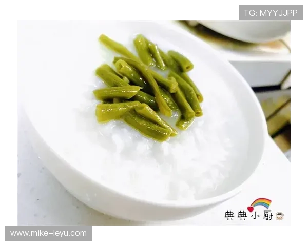 易建联家里冰箱贴都是NBA球队logo，但早餐只吃白粥配咸菜