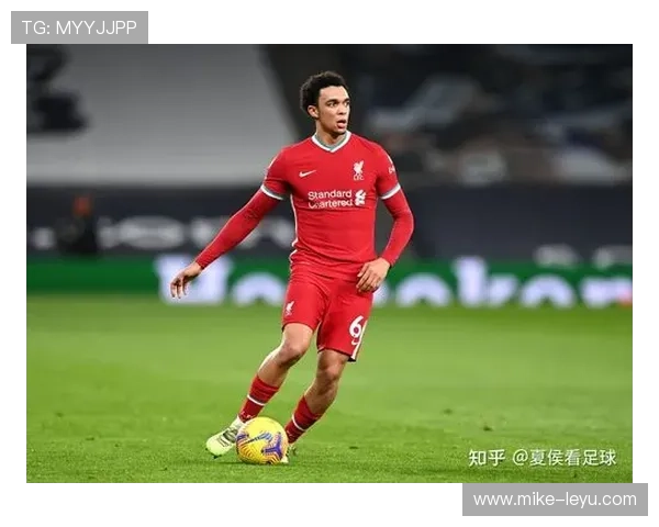 罗伯逊与阿诺德：边卫进攻角色分化，一者更重传中精度，一者倾向内收组织