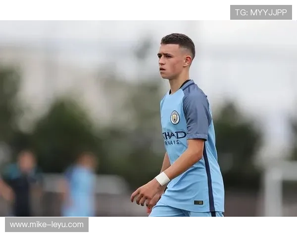 福登：从轮换奇兵到绝对主力的英超冠军蜕变